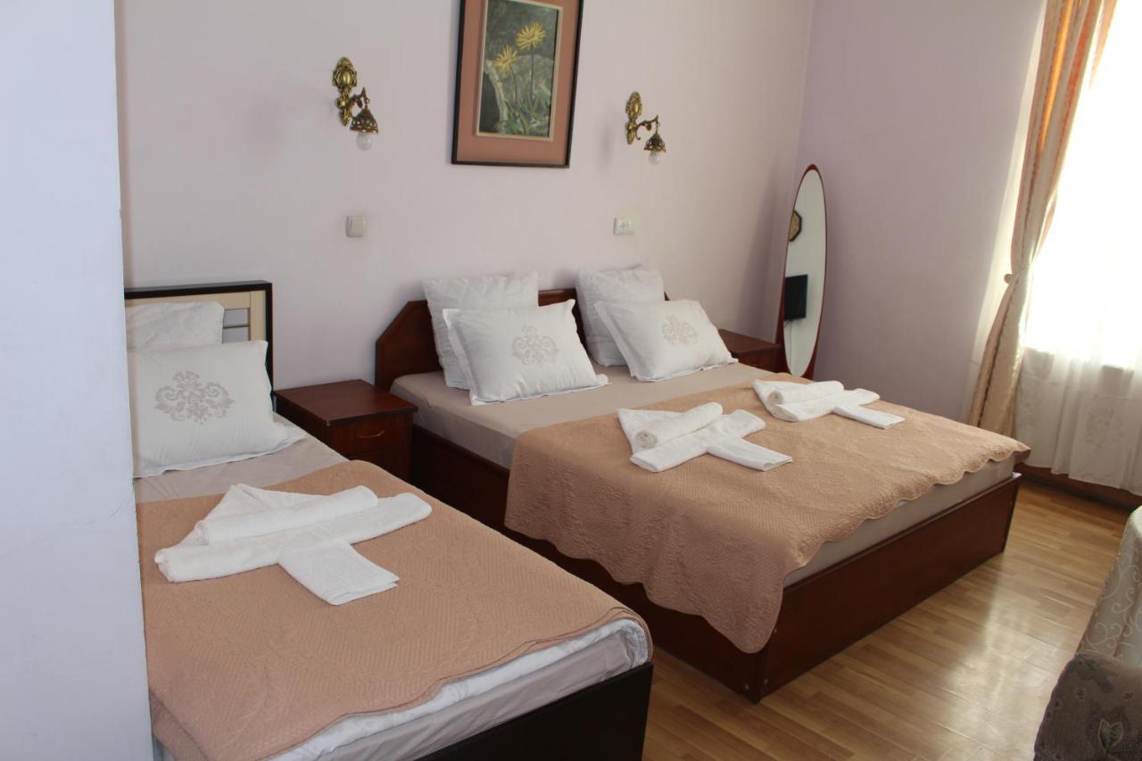 21 На Удачу Hotel Rustavi  Bagian luar foto