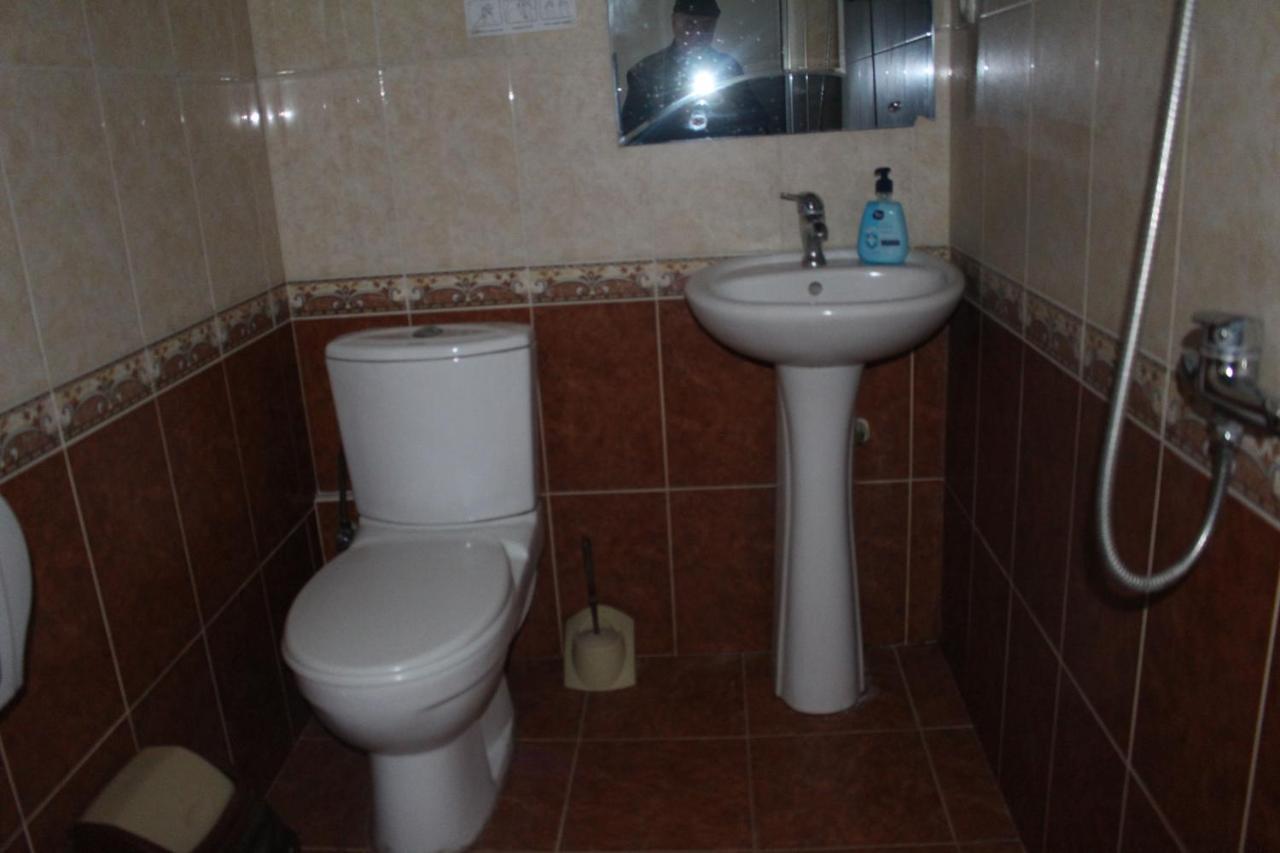 21 На Удачу Hotel Rustavi  Bagian luar foto