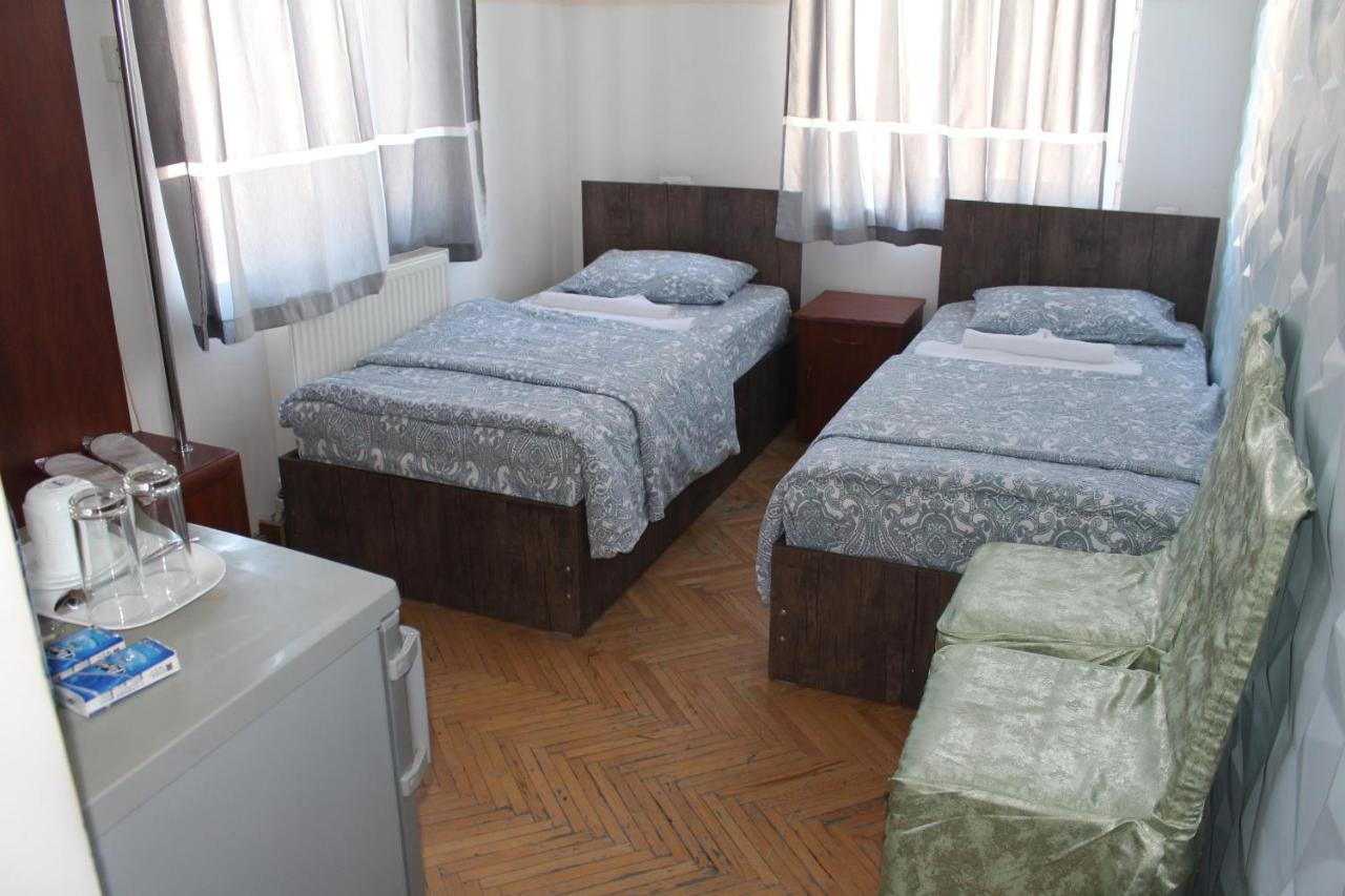 21 На Удачу Hotel Rustavi  Bagian luar foto