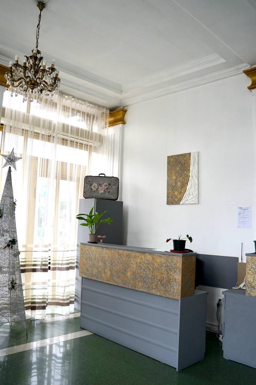 21 На Удачу Hotel Rustavi  Bagian luar foto