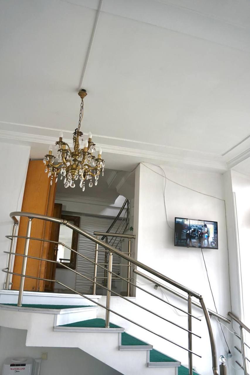 21 На Удачу Hotel Rustavi  Bagian luar foto